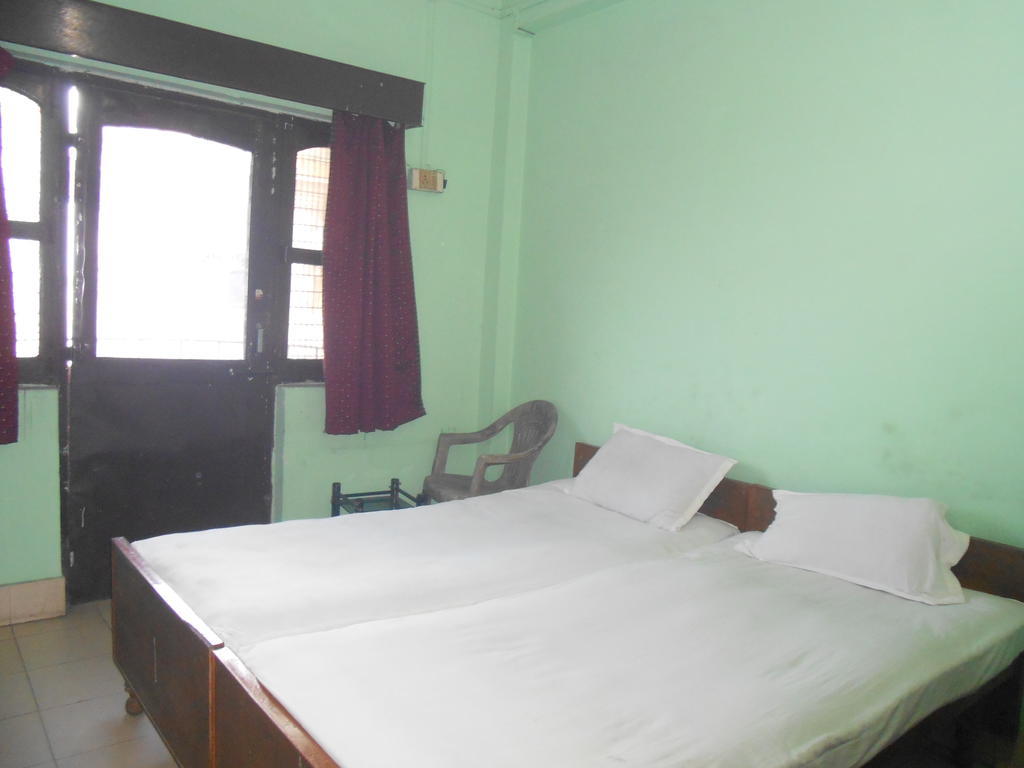 Hotel Sonmony Варанасі Номер фото